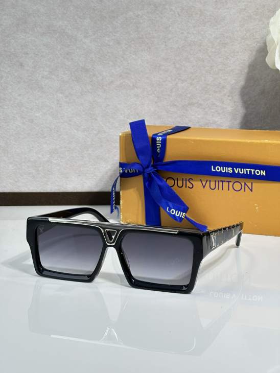 Picture of Louis Vuitton Sunglasses _SKUfw77317385fw
